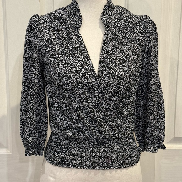 Monteau Los Angeles Black & White Floral Smocked Waist Blouse Size S Puff Sleeve - Picture 2 of 7